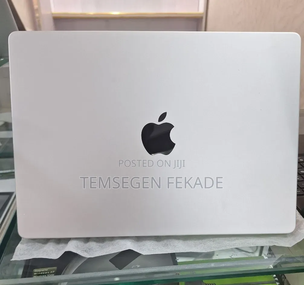 New Laptop Apple MacBook Pro 2024 M4 24GB Apple M4 Pro SSD 512GB
