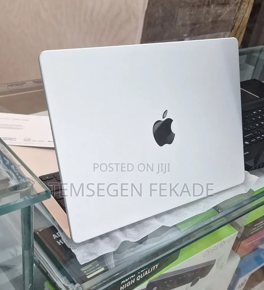 New Laptop Apple MacBook Pro 2024 M4 24GB Apple M4 Pro SSD 512GB