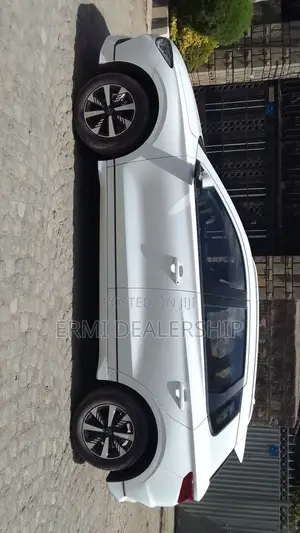 BYD E2 43 kWh 94 hp FWD 2024 White