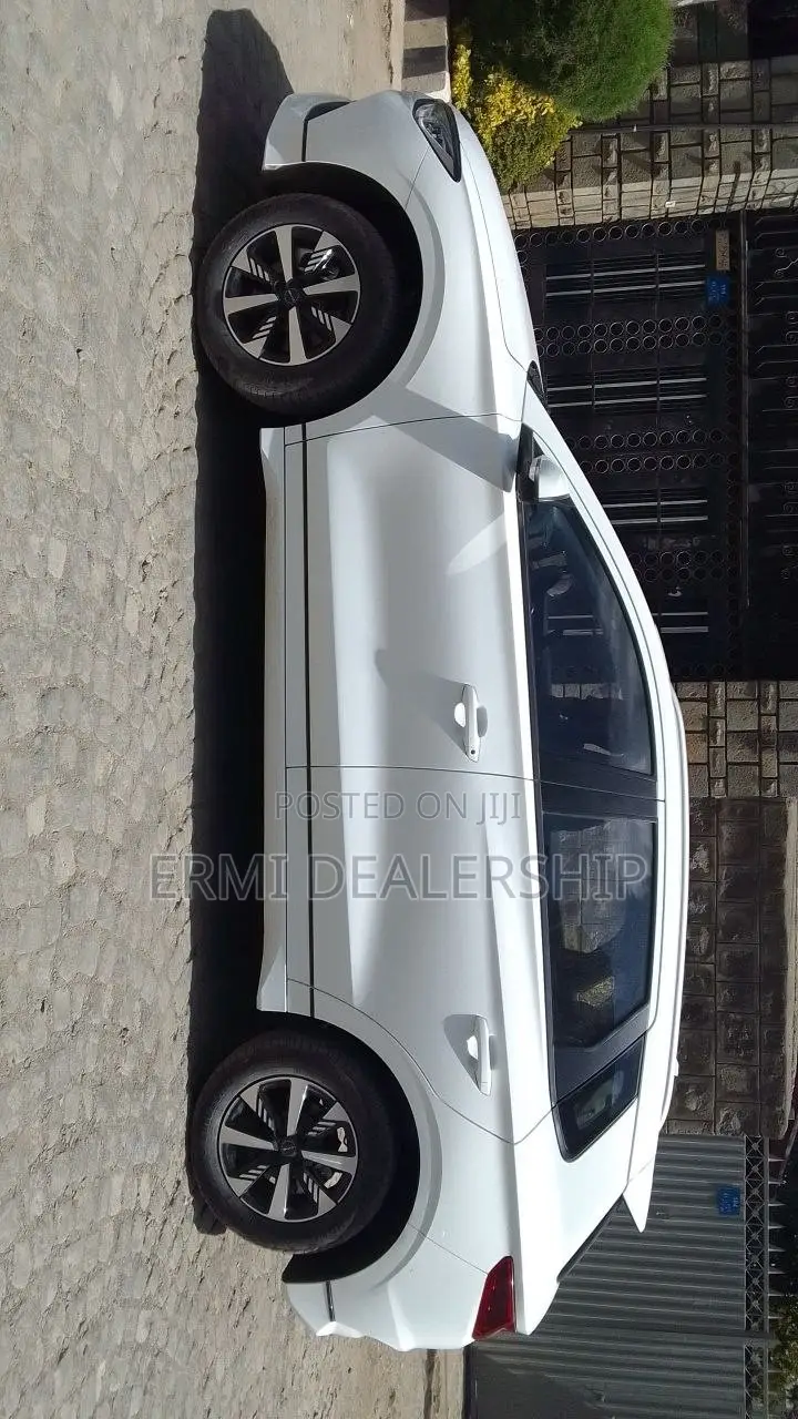 BYD E2 43 kWh 94 hp FWD 2024 White