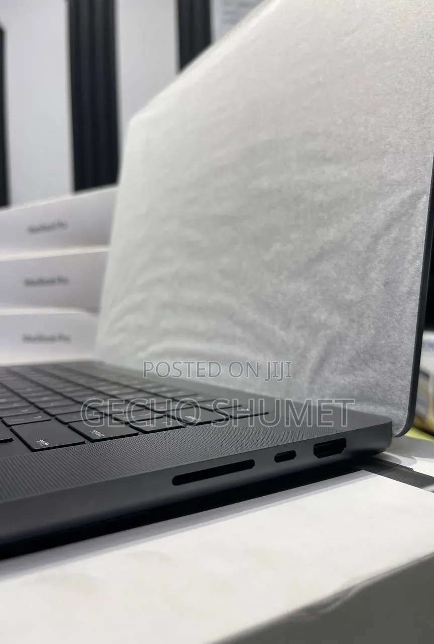 New Laptop Apple MacBook Pro 2024 M4 Max 48GB Apple M4 Max SSD 2T