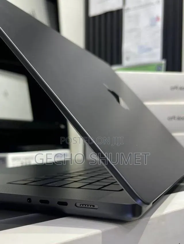 New Laptop Apple MacBook Pro 2024 M4 Max 48GB Apple M4 Max SSD 2T
