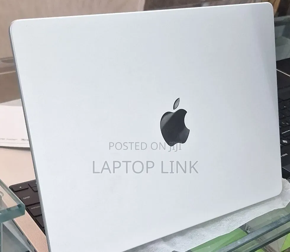 New Laptop Apple MacBook Pro 2024 M4 Pro 24GB Apple M4 Pro SSD 512GB