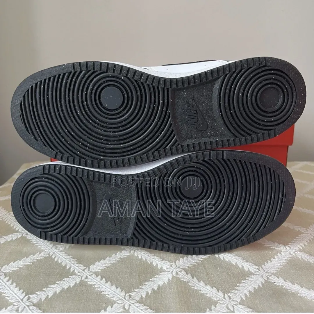 Nike Court Vison Mid Sneaker