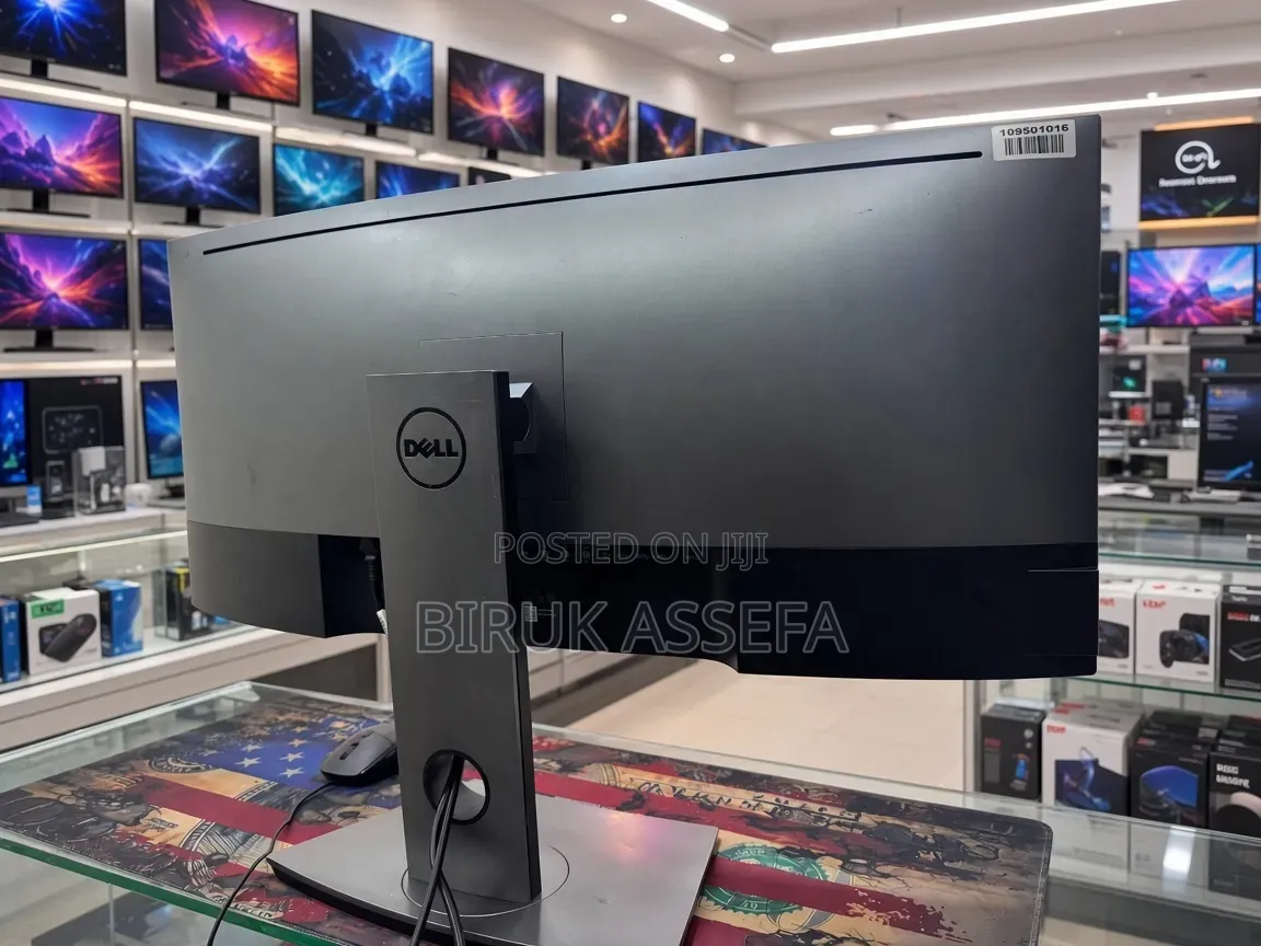 Dell UltraSharp Curved Monitor