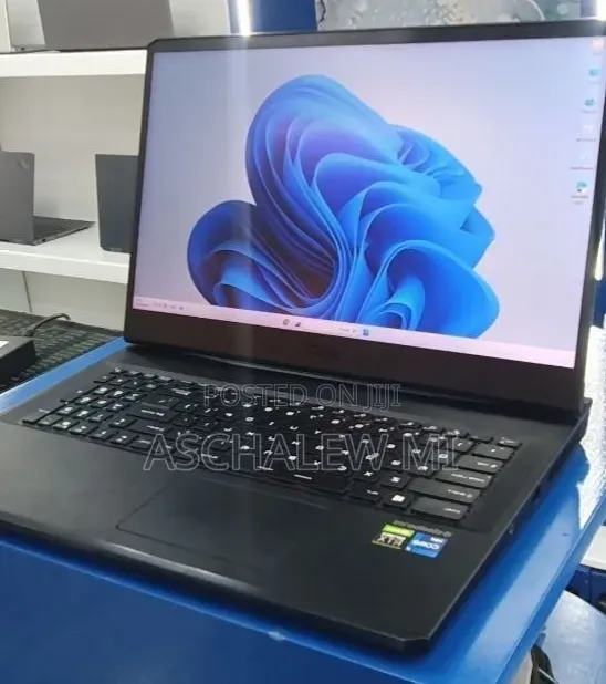 New Laptop MSI GP75 Leopard 16GB Intel Core i7 SSD 512GB