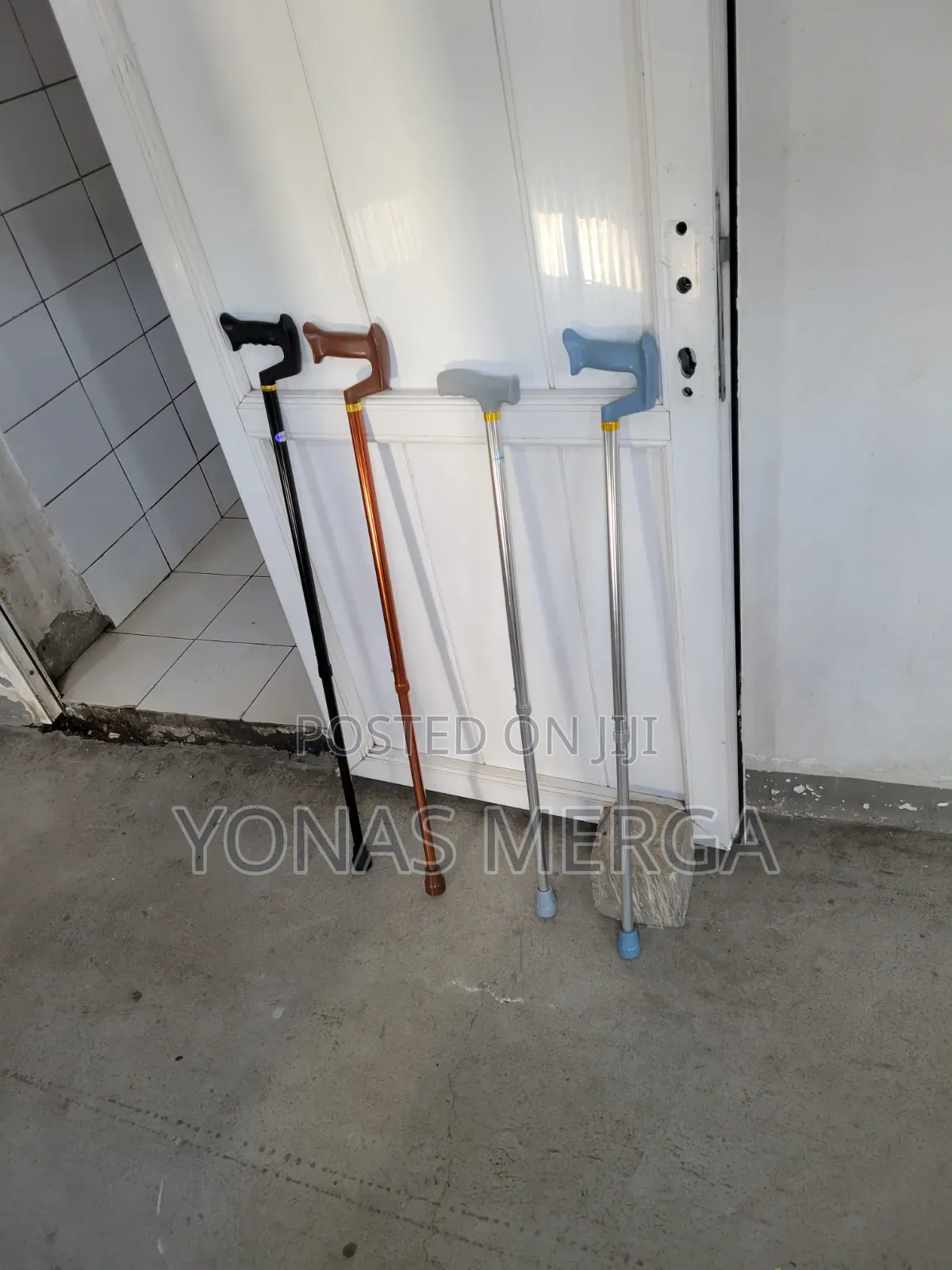 Walking Stick哈官cane•凹functionality and Style Can Go Hand in Hand.