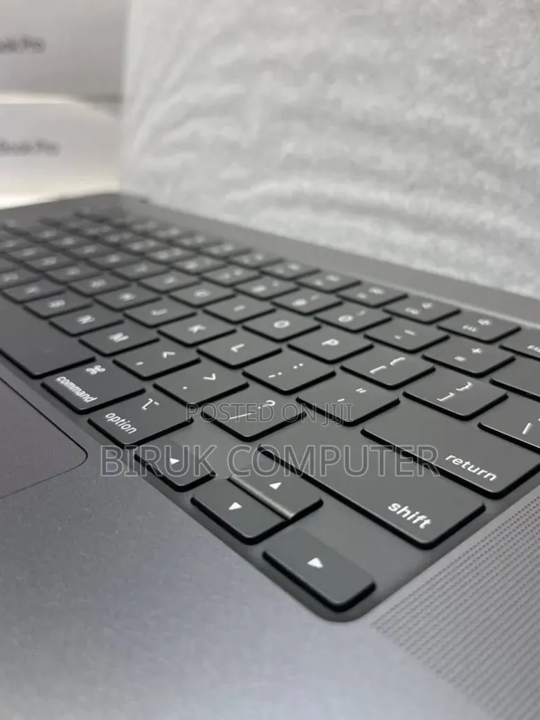 New Laptop Apple MacBook Pro 2024 M4 Max 16GB Apple M4 Max SSD 48GB