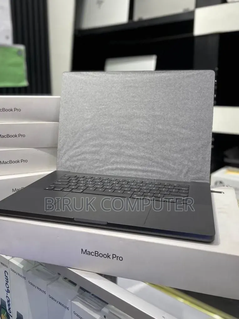 New Laptop Apple MacBook Pro 2024 M4 Max 16GB Apple M4 Max SSD 48GB