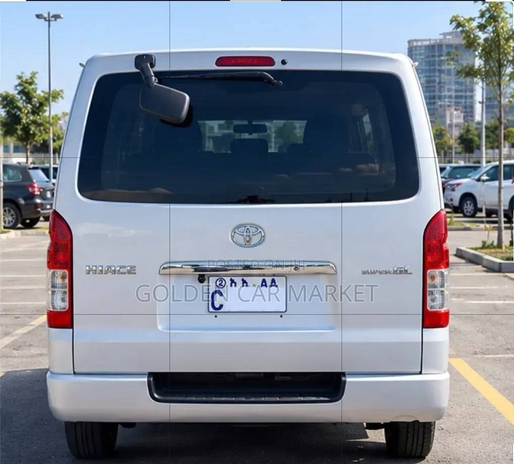 Toyota HiAce 2007 White