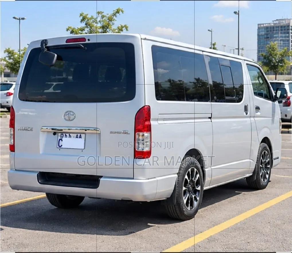 Toyota HiAce 2007 White