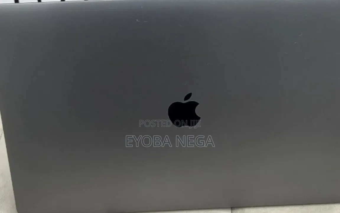New Laptop Apple MacBook Pro 2019 16GB Intel Core i9 SSD 512GB