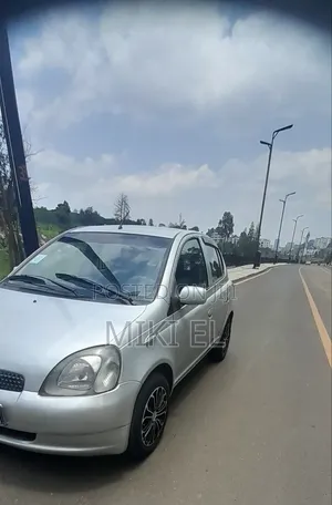 Toyota Vitz 1.0 FWD 5dr 2001 Silver
