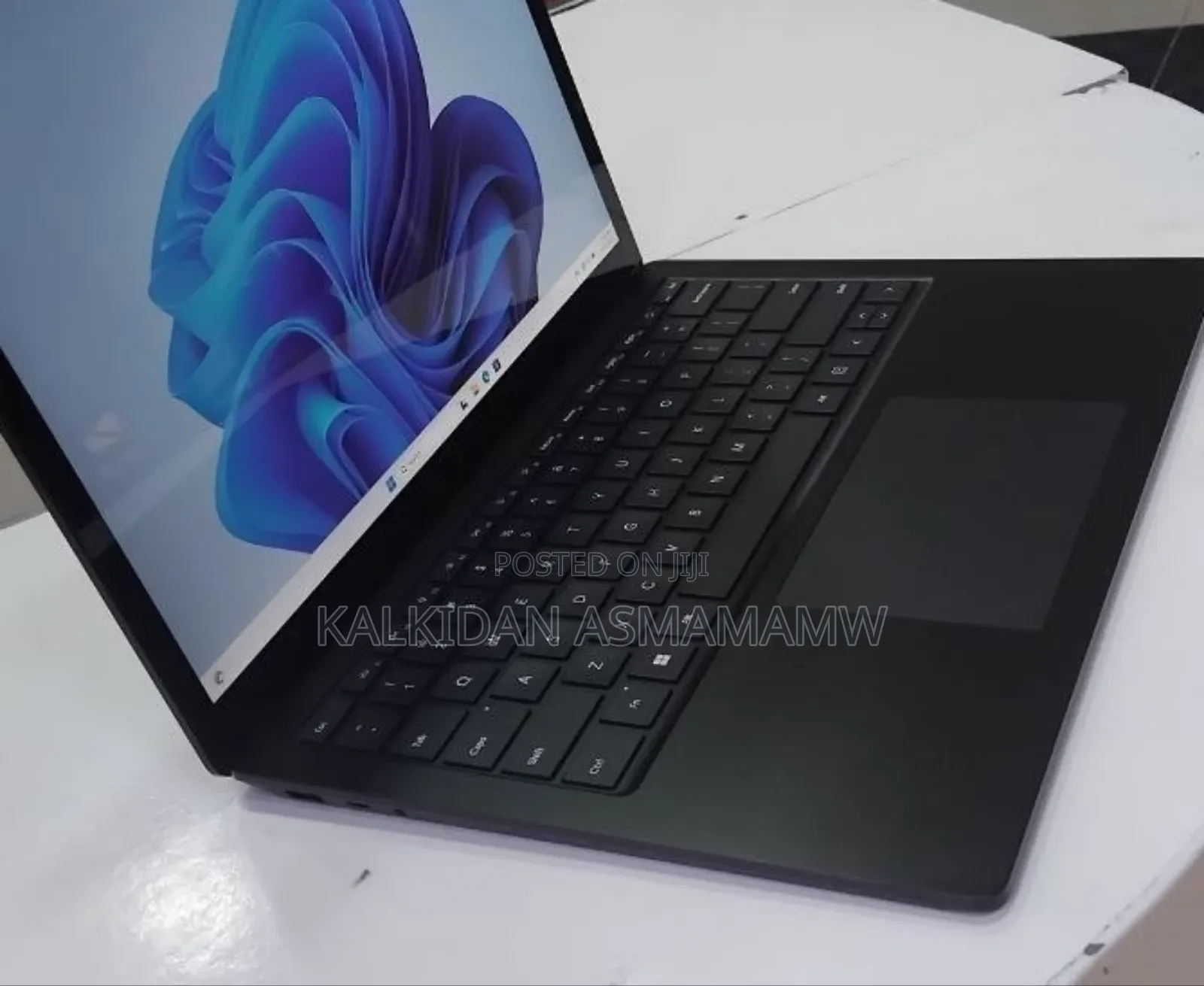 New Laptop Microsoft Surface 16GB Intel Core i7 SSD 512GB