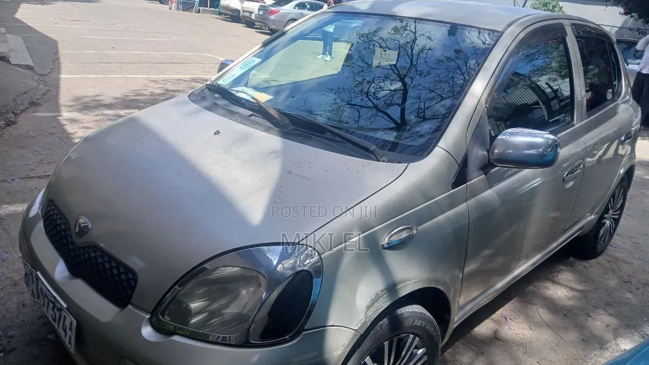 Toyota Vitz 1.0 FWD 5dr 2004 Gray