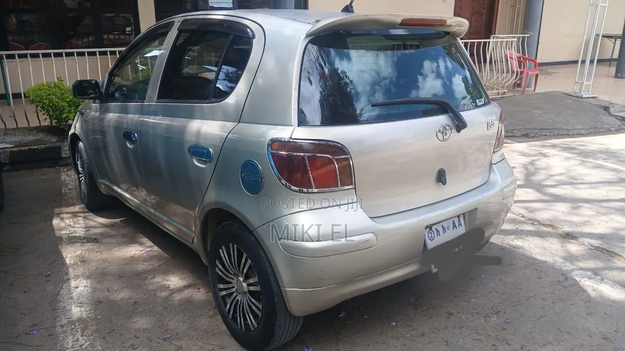 Toyota Vitz 1.0 FWD 5dr 2004 Gray