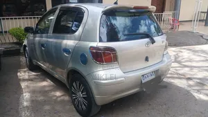 Toyota Vitz 1.0 FWD 5dr 2004 Gray