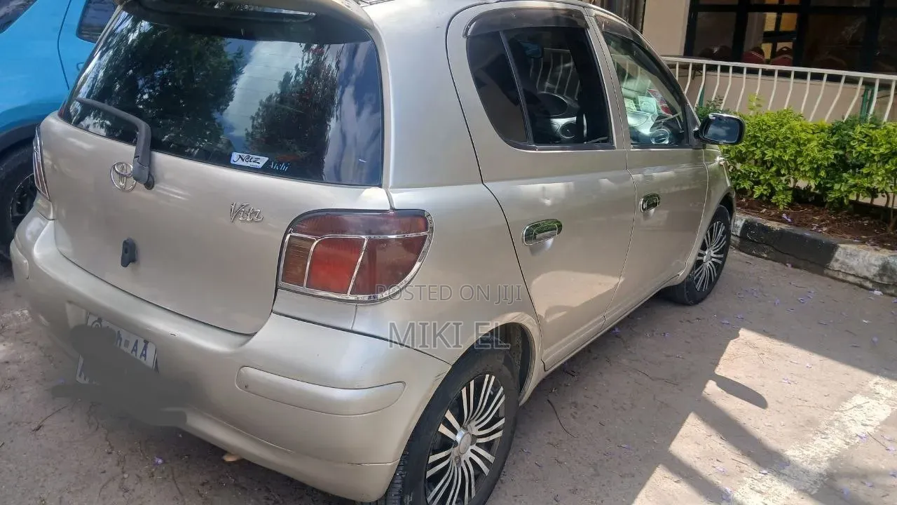 Toyota Vitz 1.0 FWD 5dr 2004 Gray