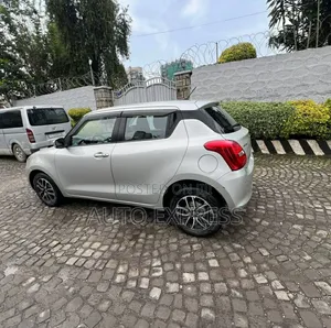 Suzuki Swift 2022 Silver