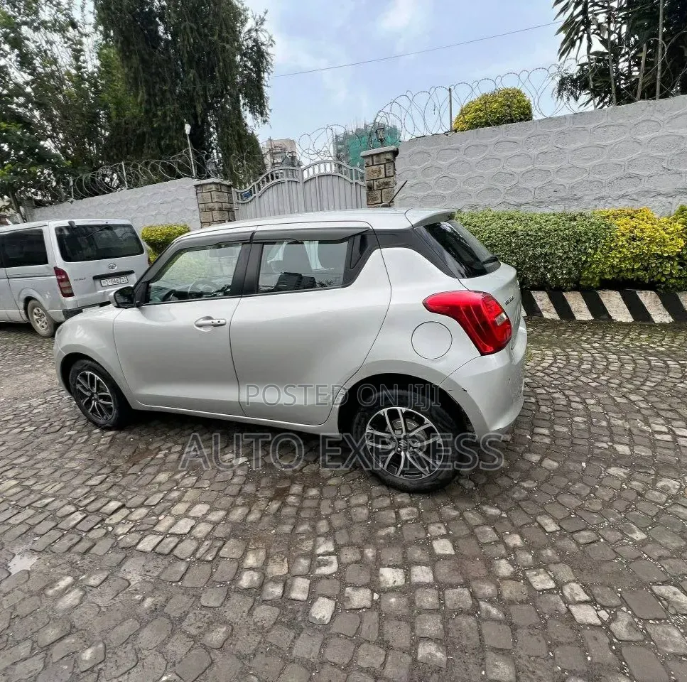Suzuki Swift 2022 Silver