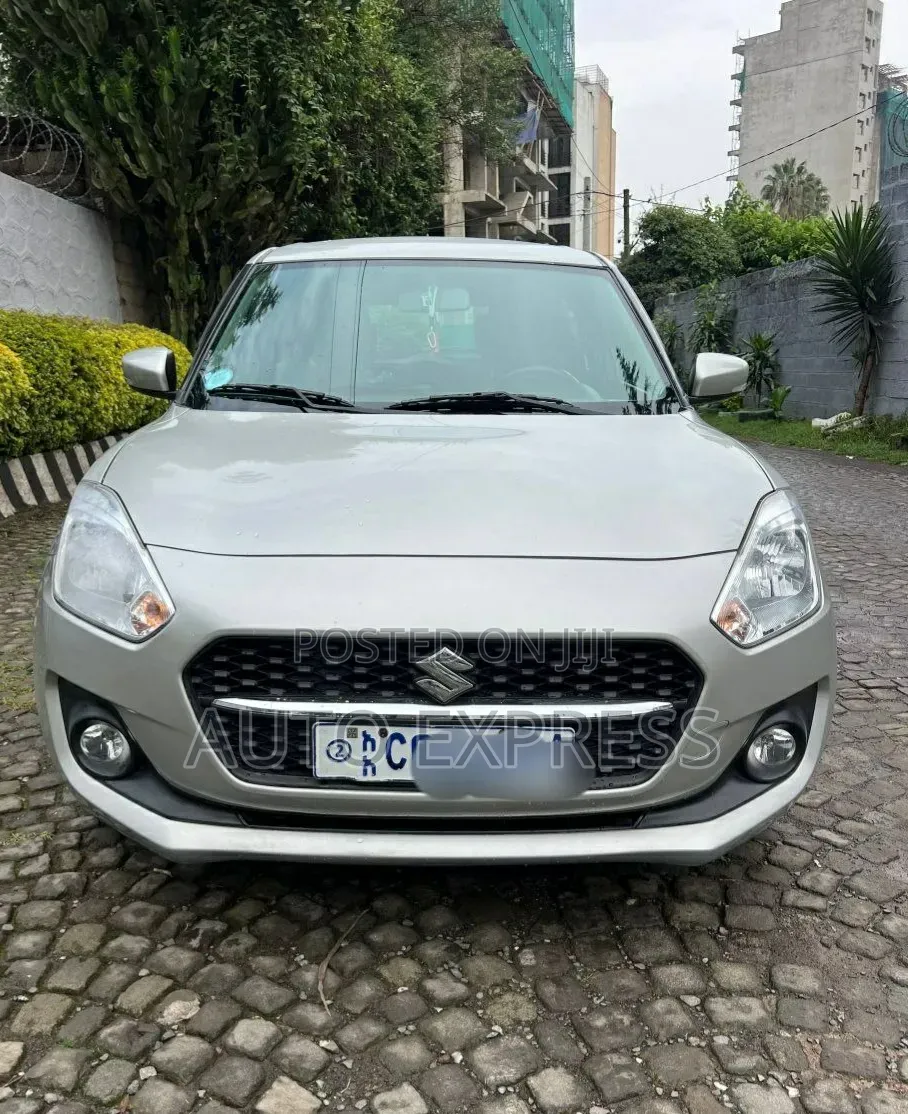 Suzuki Swift 2022 Silver