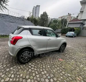 Suzuki Swift 2022 Silver