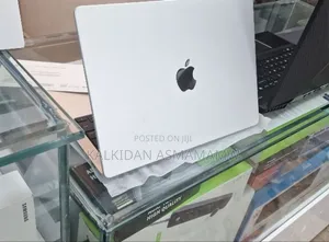 New Laptop Apple MacBook Pro 2024 M4 Pro 24GB Apple M4 SSD 512GB
