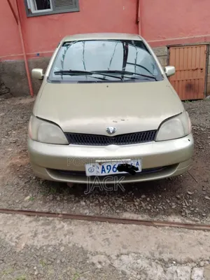 Toyota Platz 2001 Beige
