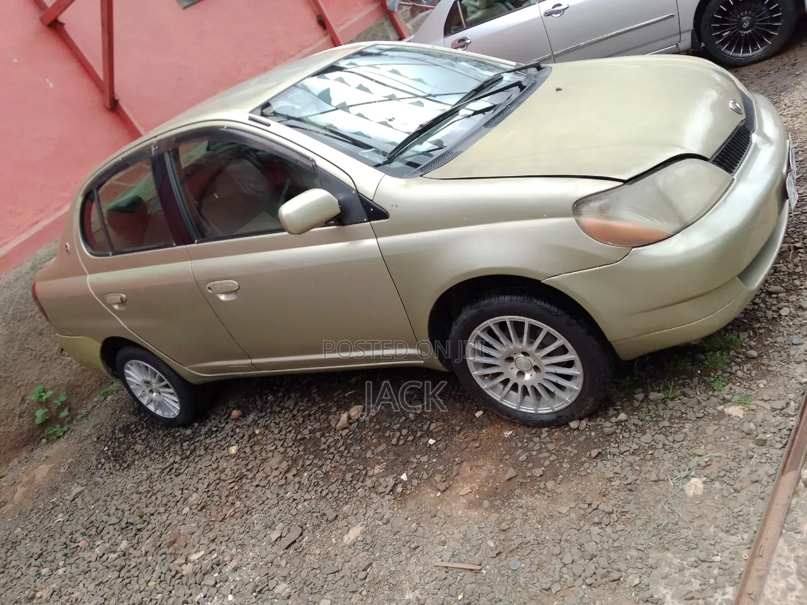 Toyota Platz 2001 Beige