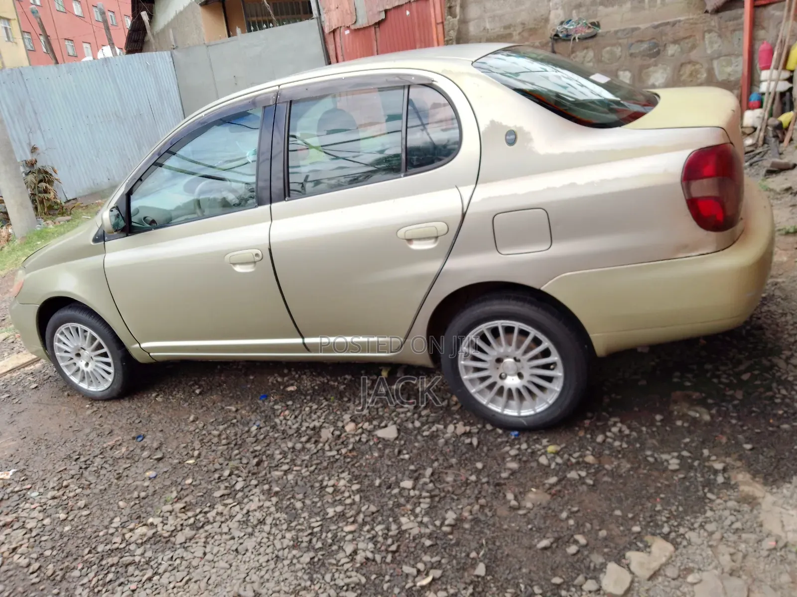 Toyota Platz 2001 Beige