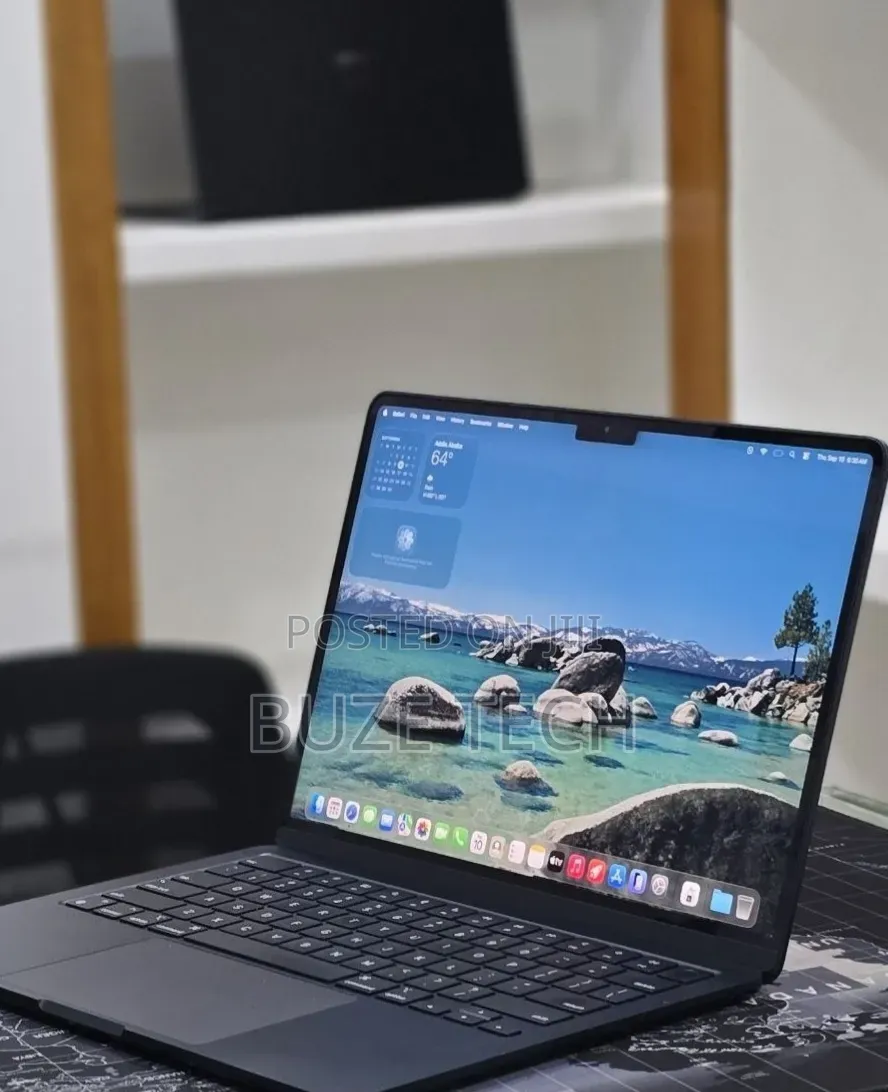 New Laptop Apple MacBook Air 2022 M2 8GB Apple M2 SSD 256GB