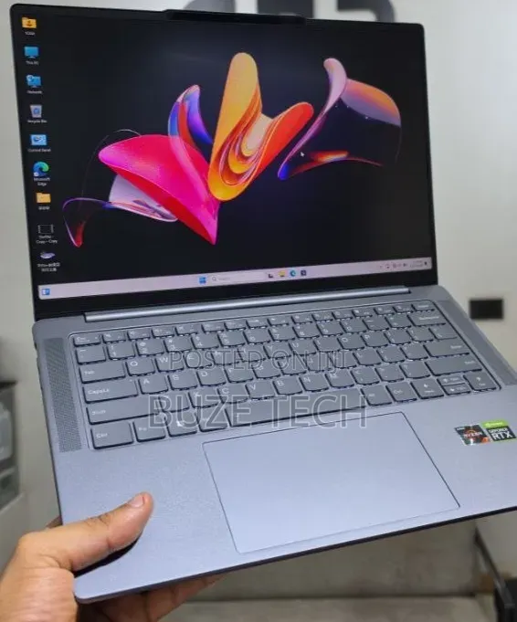New Laptop Lenovo Yoga 700 16GB AMD Ryzen 7 SSD 512GB