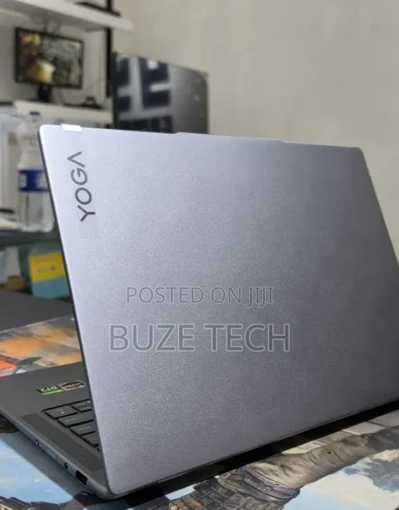 New Laptop Lenovo Yoga 700 16GB AMD Ryzen 7 SSD 512GB