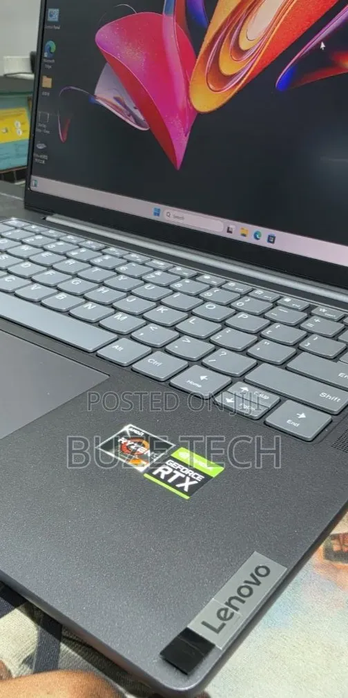 New Laptop Lenovo Yoga 700 16GB AMD Ryzen 7 SSD 512GB