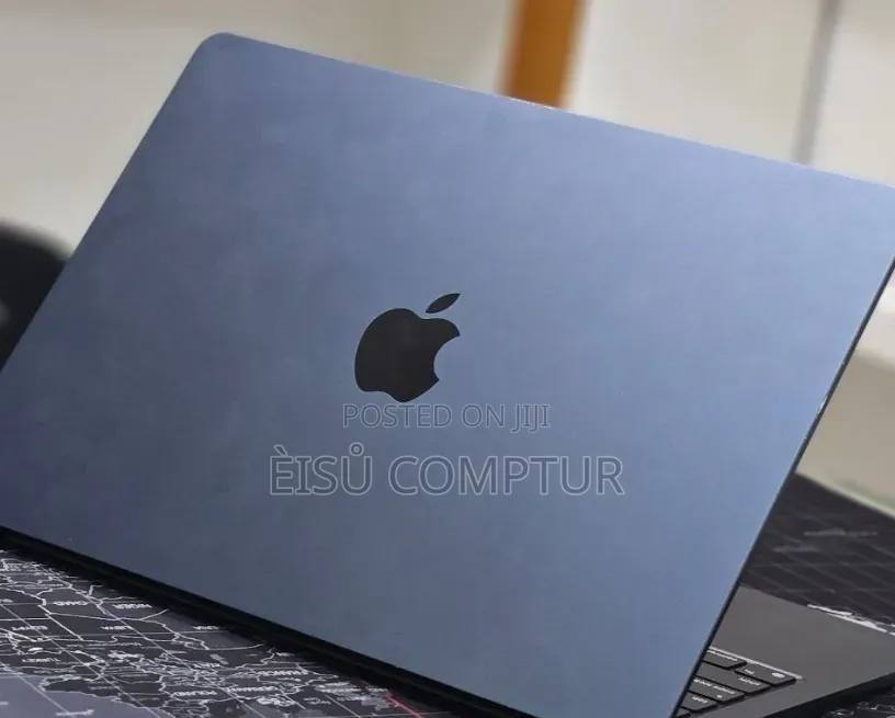 New Laptop Apple MacBook Air 2022 M2 8GB Apple M2 SSD 256GB
