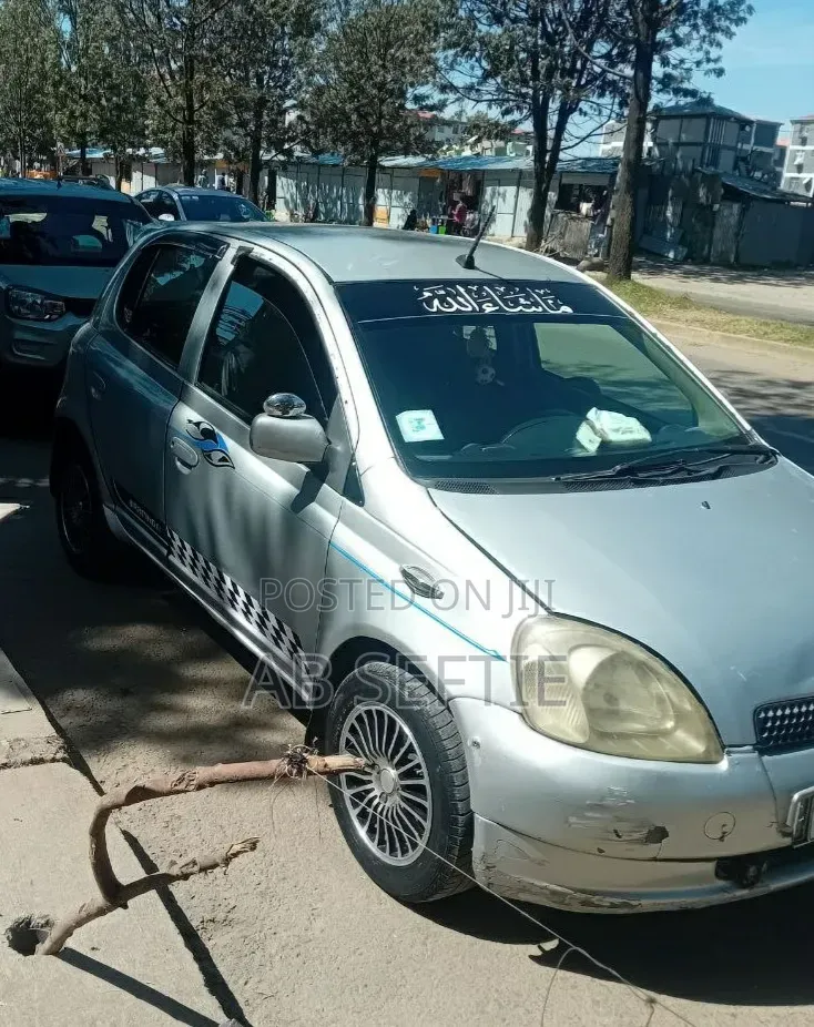 Toyota Vitz 1.0 FWD 3dr 2002 Silver