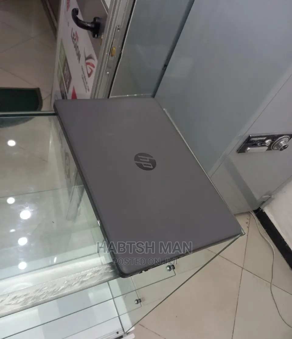 New Laptop HP Stream Notebook 8GB Intel Core I7 HDD 1T