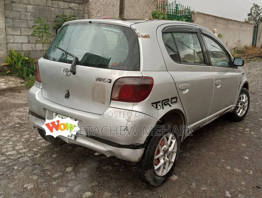 Toyota Vitz 2000 Gray