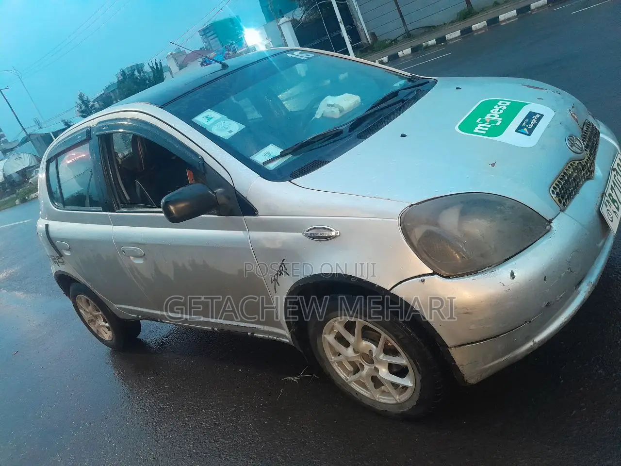 Toyota Vitz 2000 Gray
