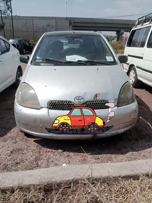Toyota Vitz 2000 Gray