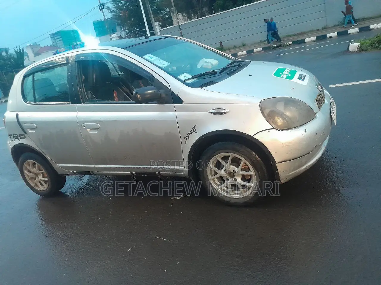 Toyota Vitz 2000 Gray