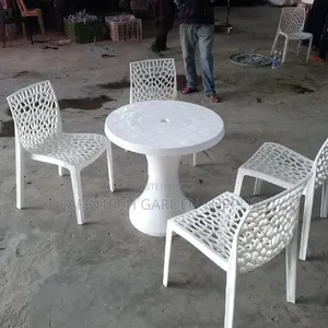 Plastic Chair Cafe and Restaurant Chair ፕላስቲክ ወንበሮች የካፌ ወንበር