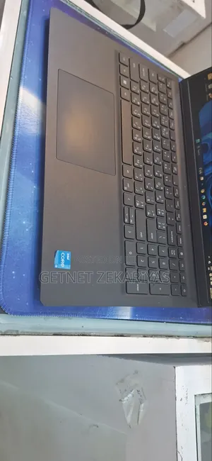 New Laptop Dell Vostro 3520 8GB Intel Core i3 SSD 512GB