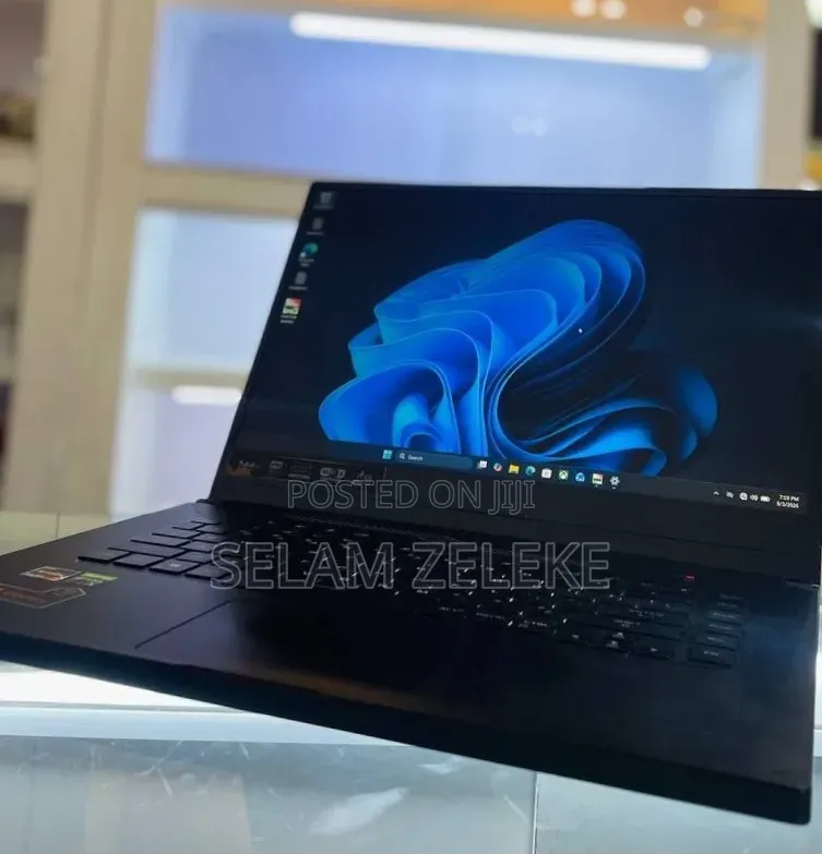 New Laptop Asus 16GB AMD Ryzen 7 SSD 512GB