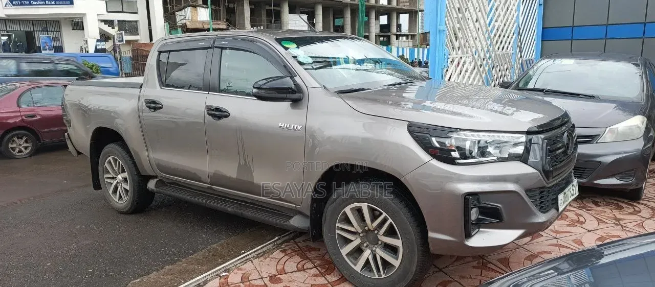 Toyota Hilux 2020 Gray