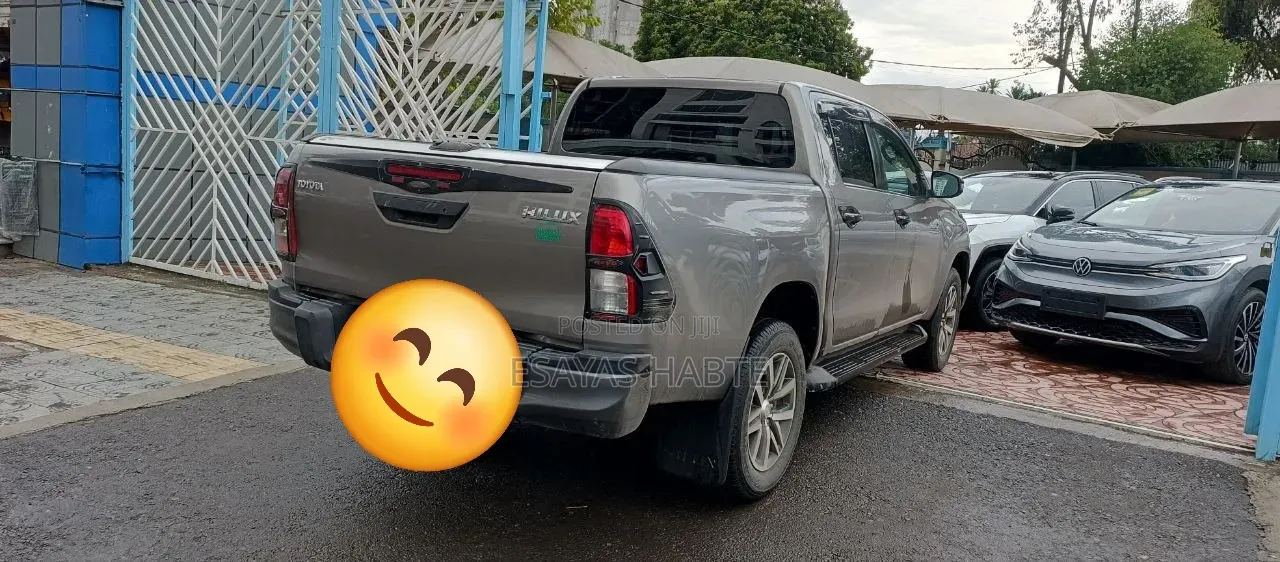 Toyota Hilux 2020 Gray