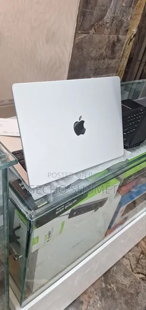 New Laptop Apple MacBook Pro 2024 M4 Pro 24GB Apple M4 Pro SSD 512GB