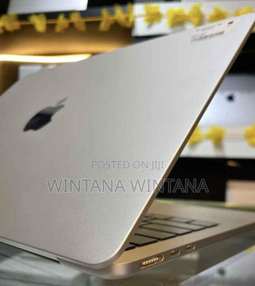 New Laptop Apple MacBook Air 2025 M4 16GB Apple M4 SSD 512GB