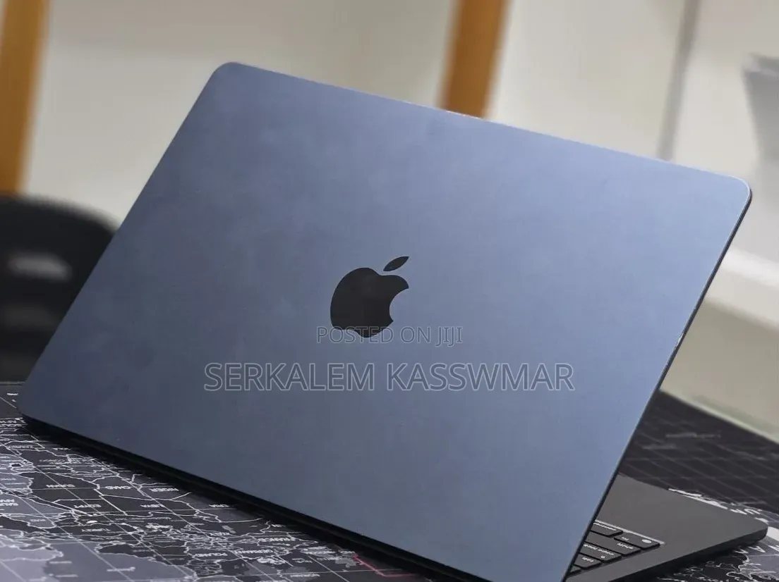 New Laptop Apple MacBook Air 2022 M2 8GB Apple M2 SSD 256GB