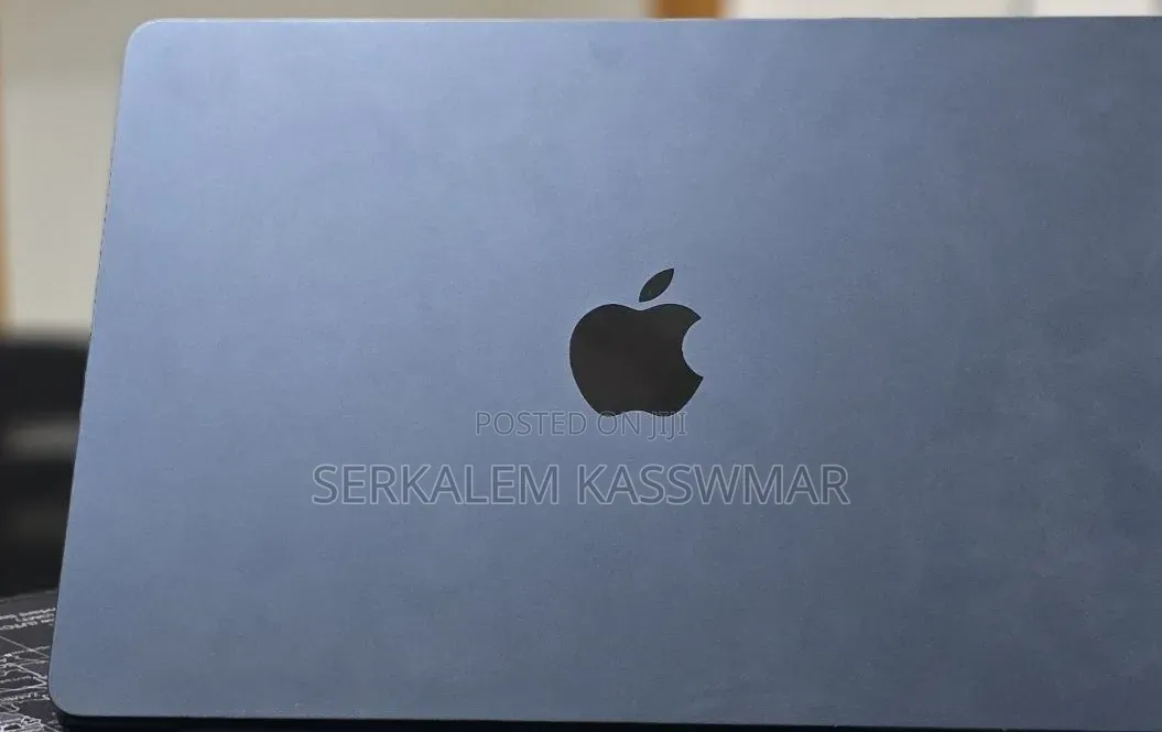 New Laptop Apple MacBook Air 2022 M2 8GB Apple M2 SSD 256GB